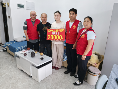 爱心领航，情暖人间——记江西省武宁县义工联合会会长卢建军的公益之路(图1)